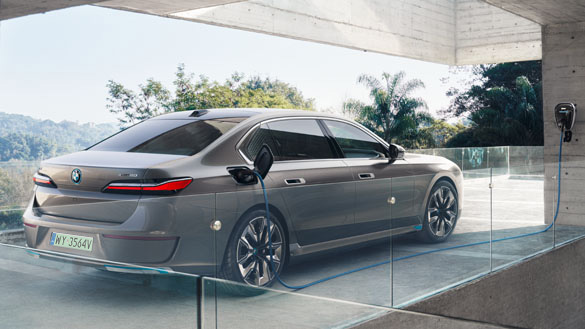 BMW i7
