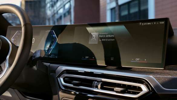 Zakrzywiony wyświetlacz BMW.