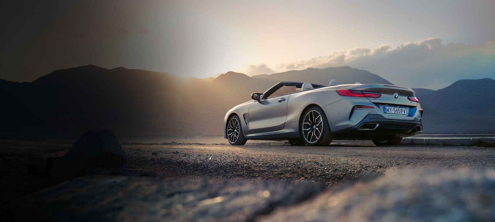 BMW SERII 8 Cabrio na tle gór